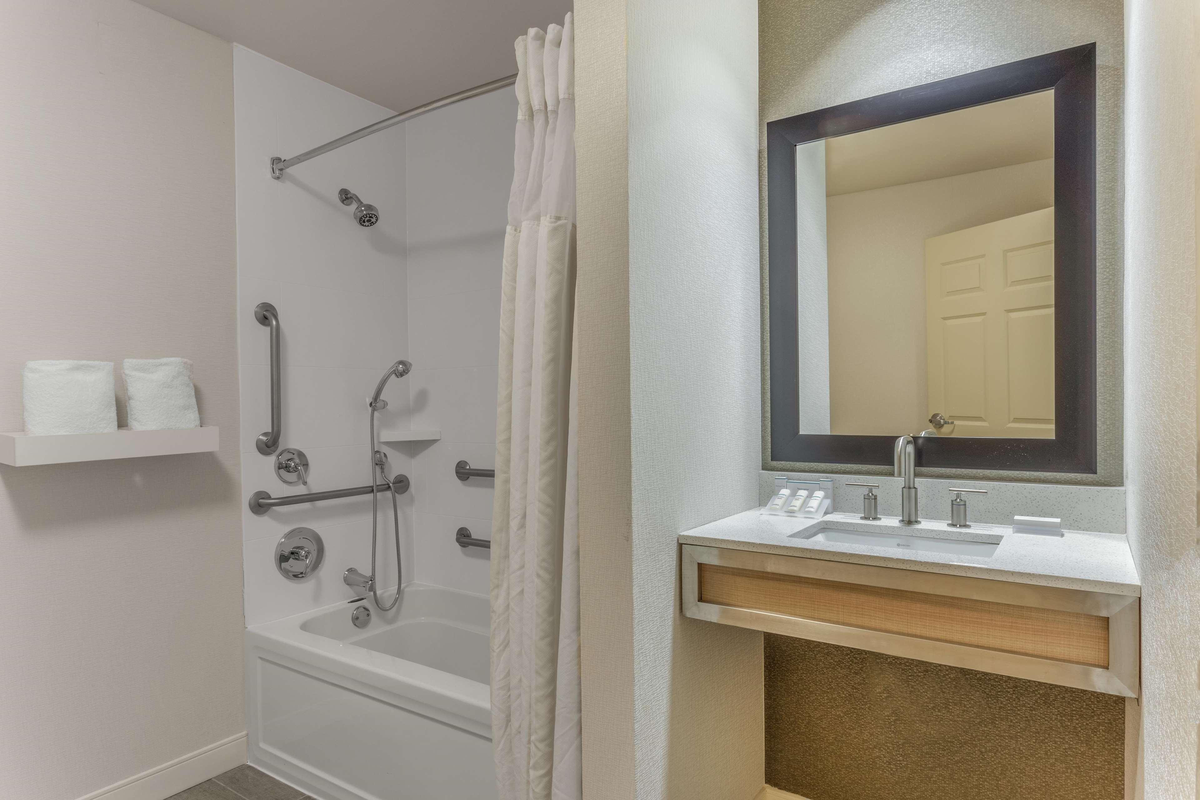 Hilton Garden Inn Saint Charles Ngoại thất bức ảnh