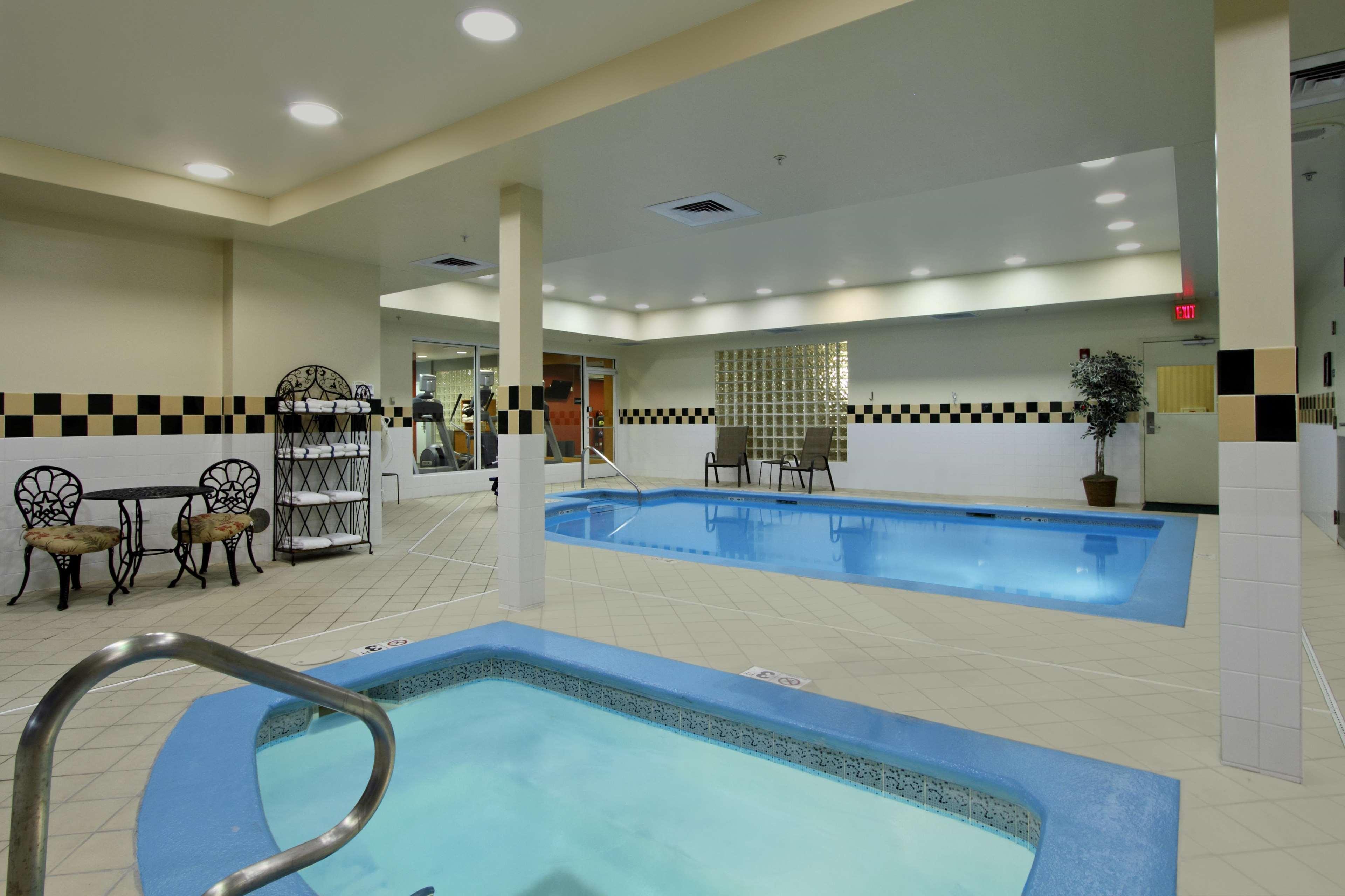 Hilton Garden Inn Saint Charles Ngoại thất bức ảnh