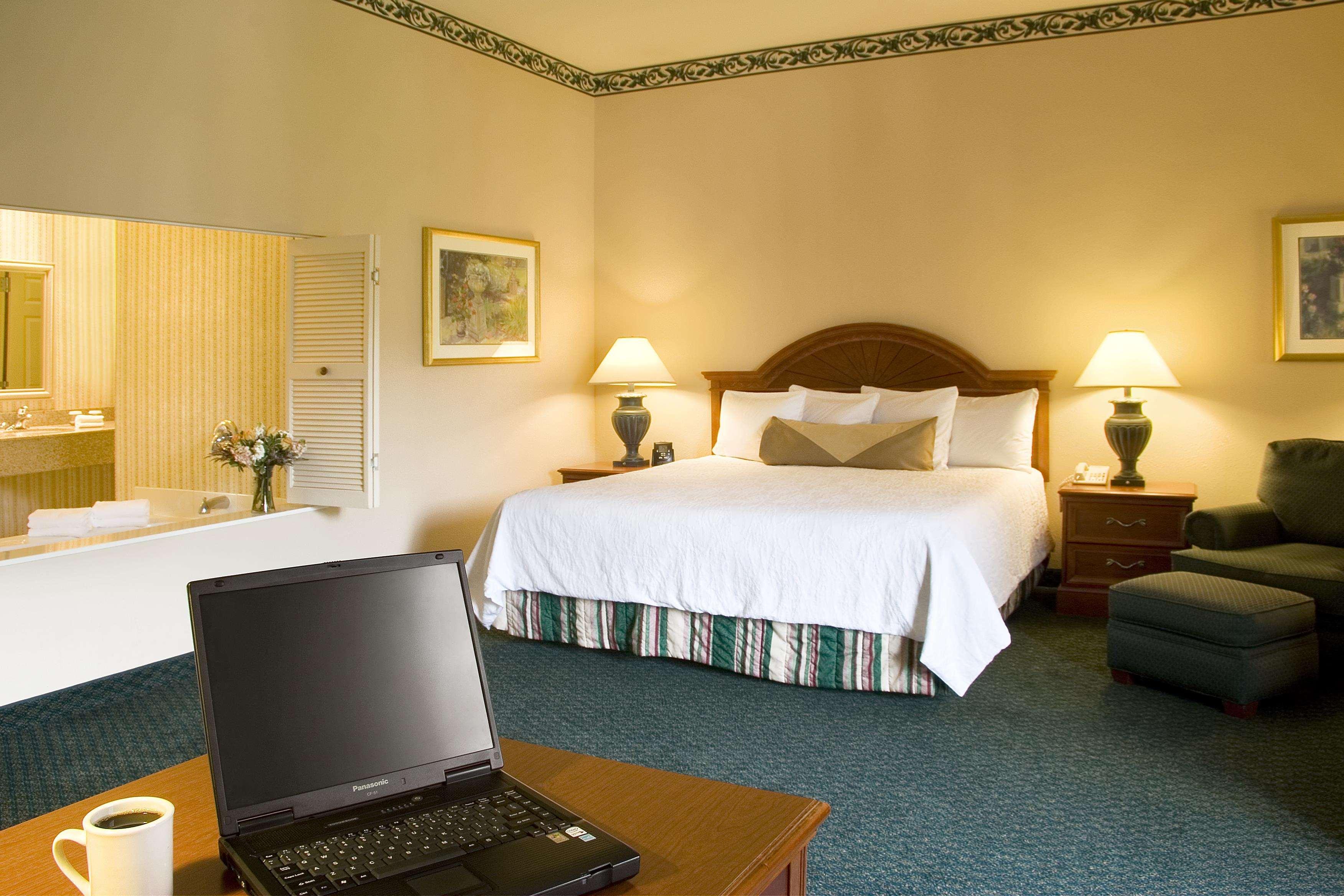 Hilton Garden Inn Saint Charles Phòng bức ảnh