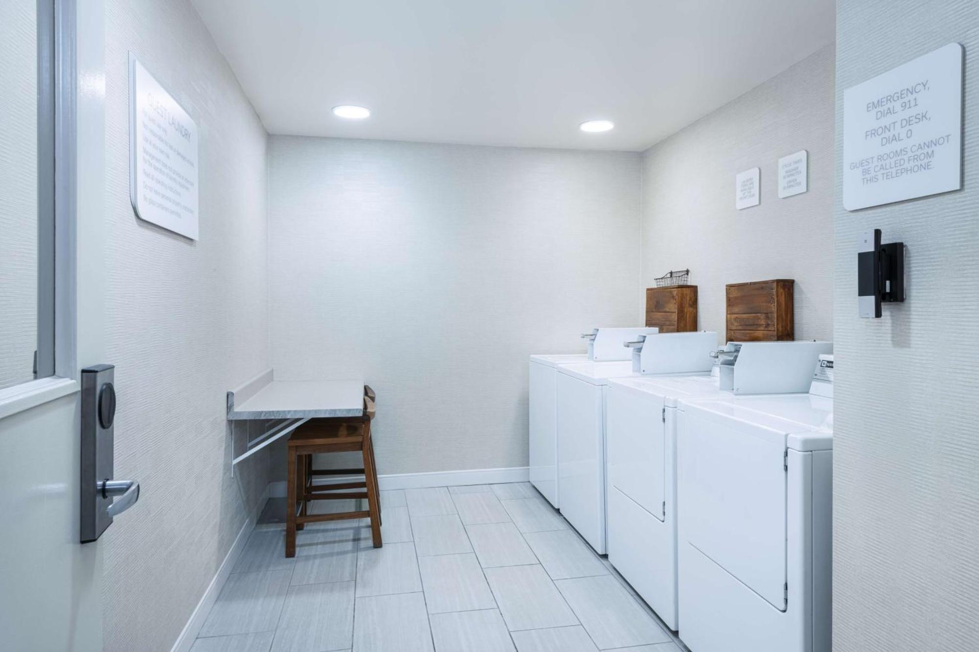 Hilton Garden Inn Saint Charles Ngoại thất bức ảnh