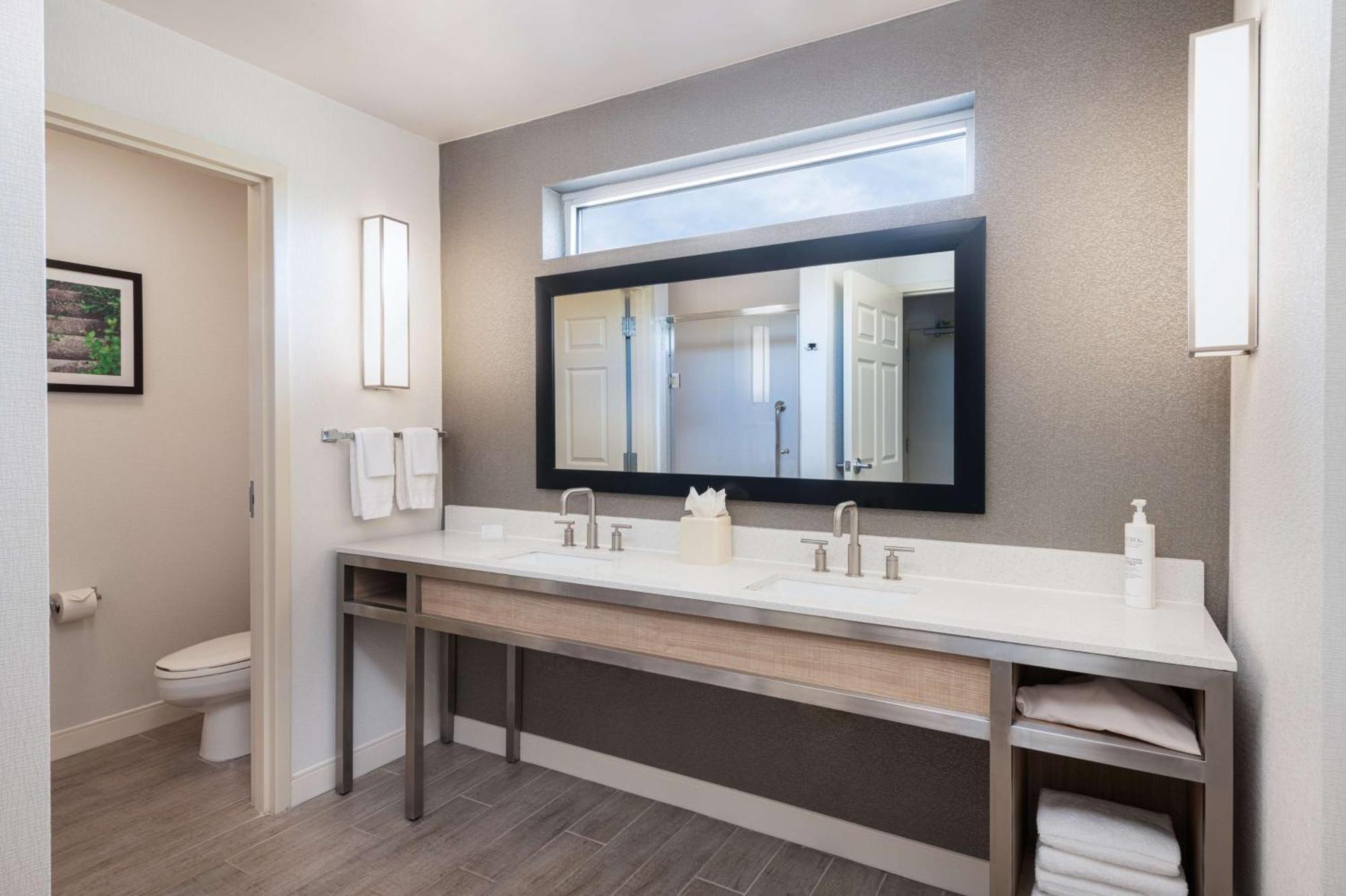 Hilton Garden Inn Saint Charles Ngoại thất bức ảnh