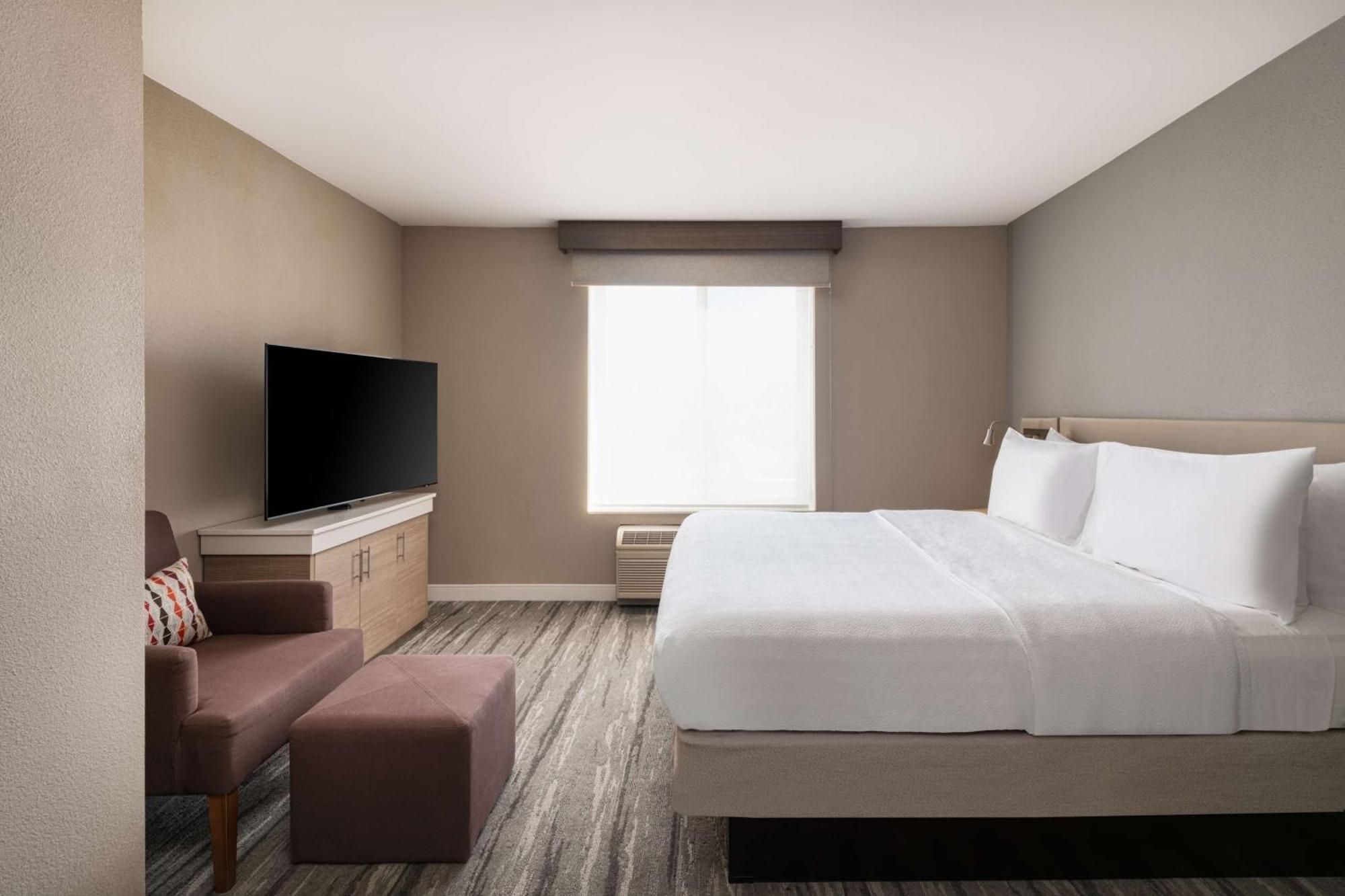 Hilton Garden Inn Saint Charles Ngoại thất bức ảnh