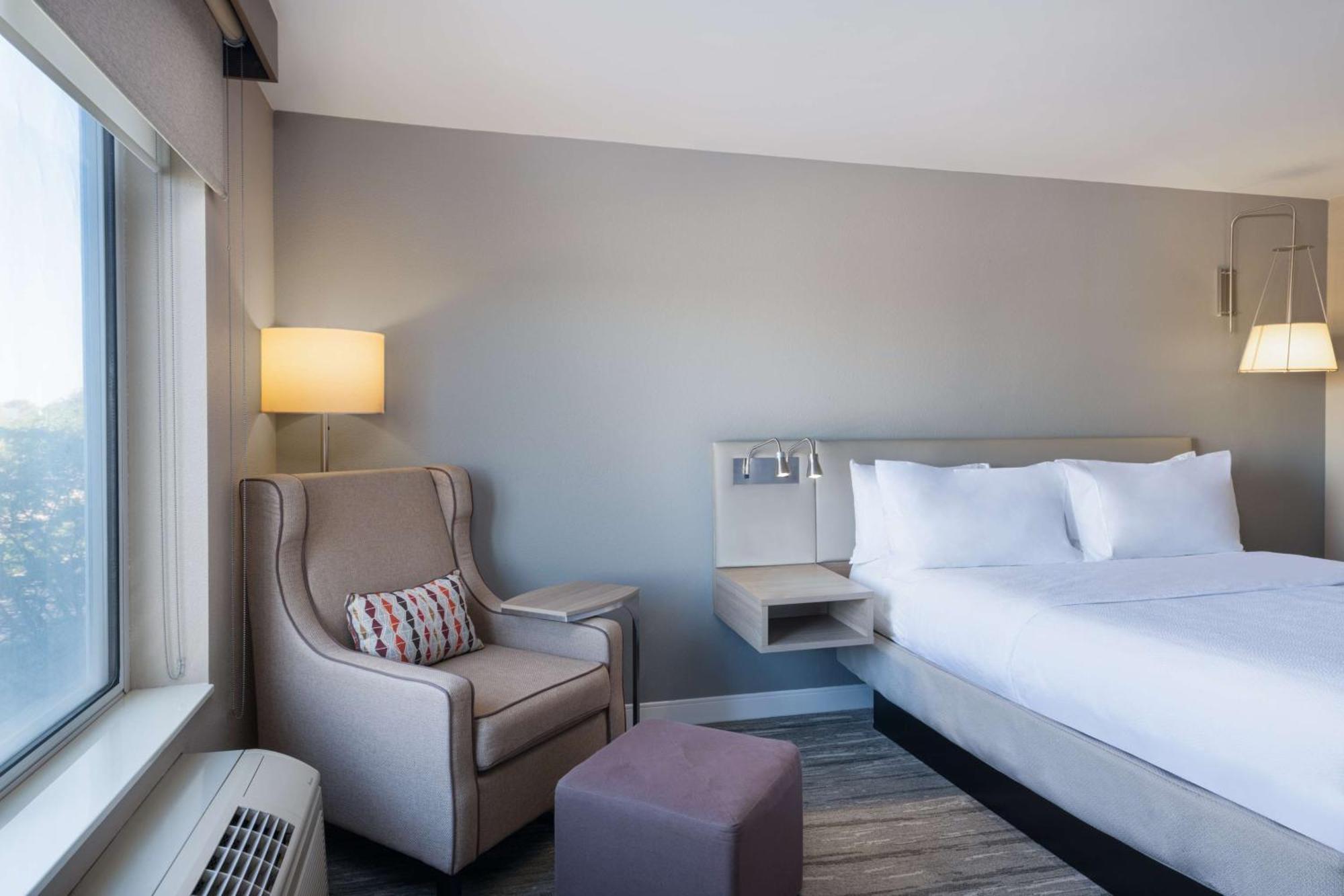 Hilton Garden Inn Saint Charles Ngoại thất bức ảnh