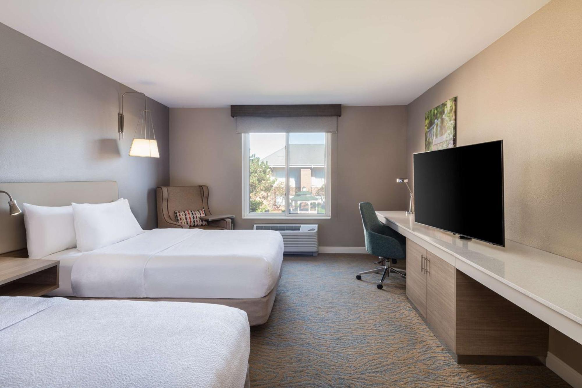 Hilton Garden Inn Saint Charles Ngoại thất bức ảnh