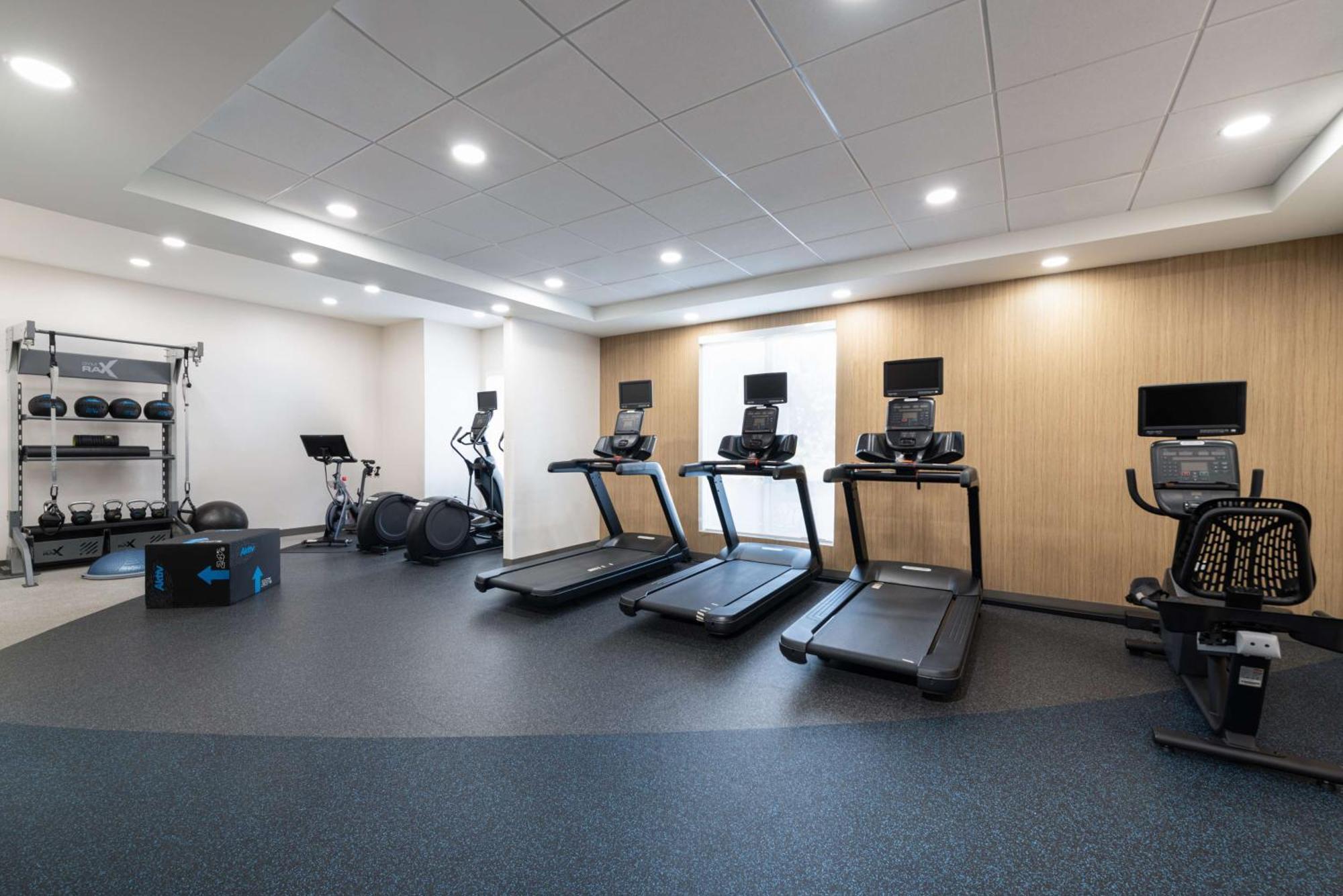 Hilton Garden Inn Saint Charles Ngoại thất bức ảnh