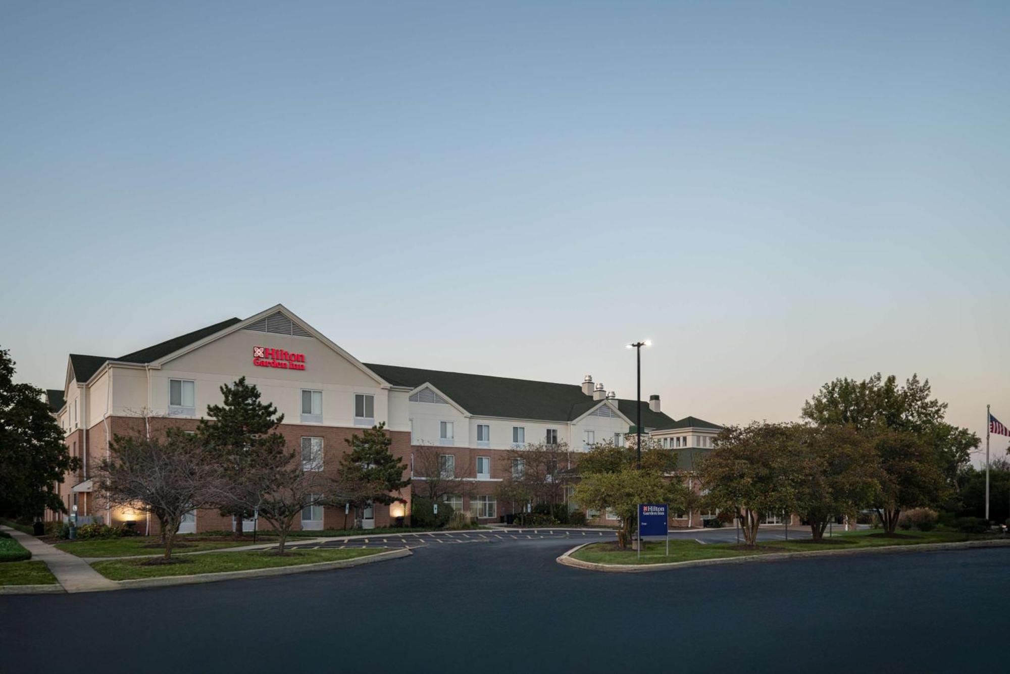 Hilton Garden Inn Saint Charles Ngoại thất bức ảnh