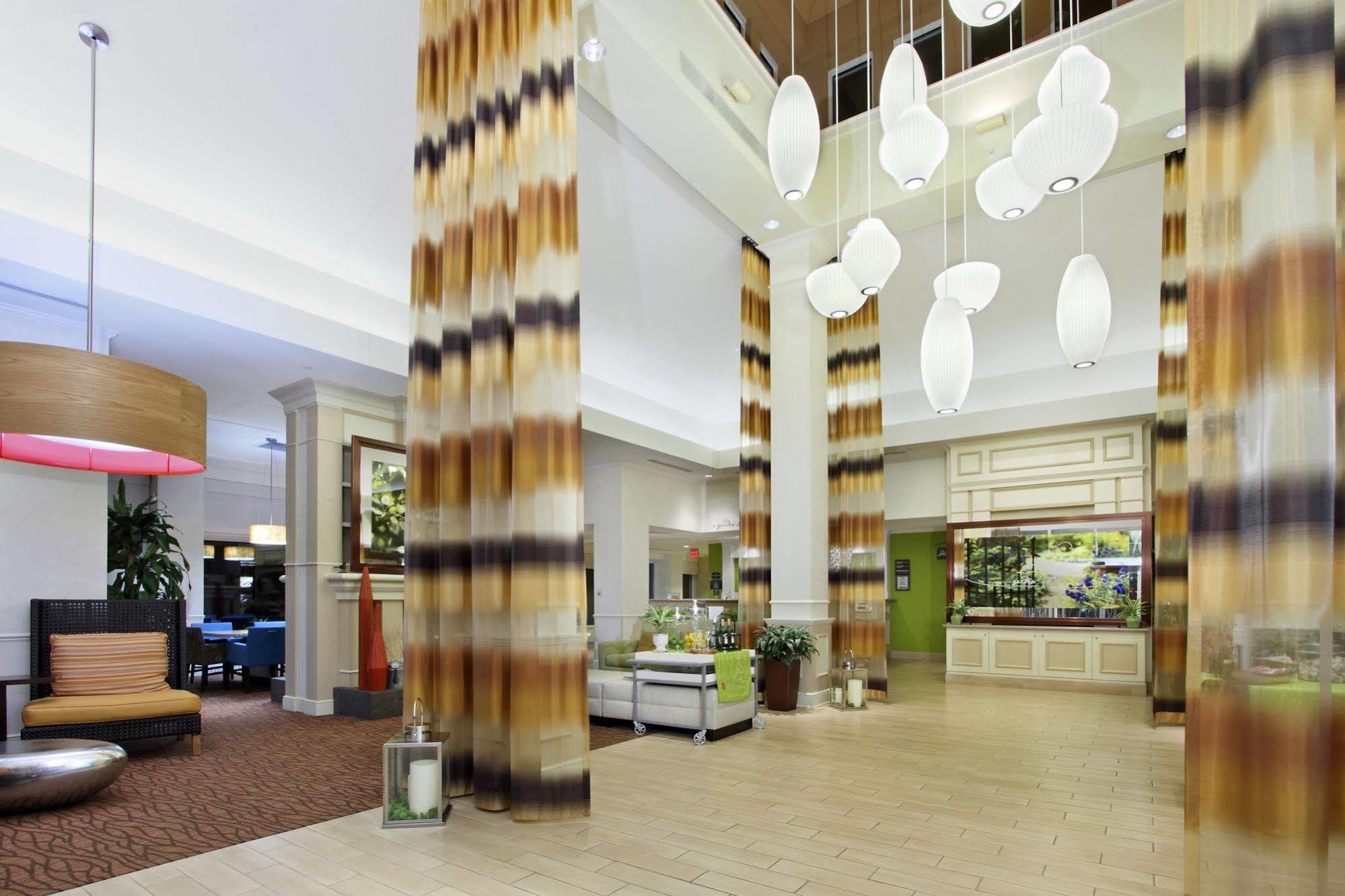 Hilton Garden Inn Saint Charles Ngoại thất bức ảnh